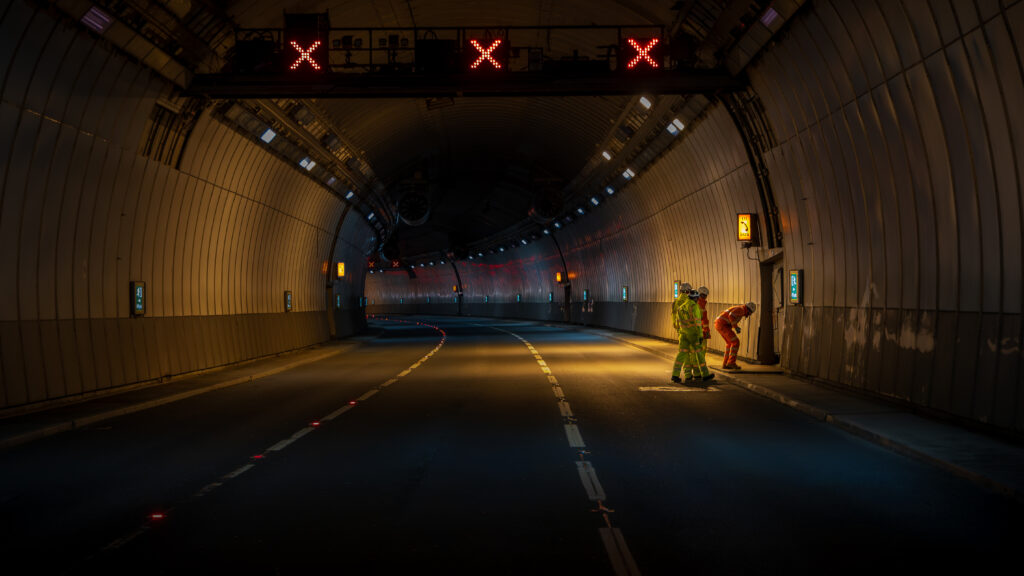 PDS Staff working in Saltash tunnel.