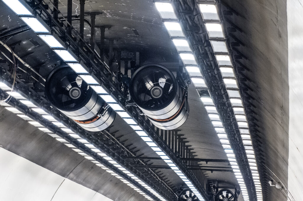 Jet fans in a tunnel
